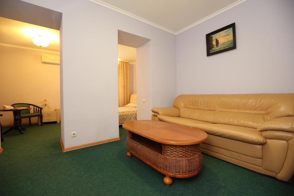 Oasis Hotel Odessa Room photo