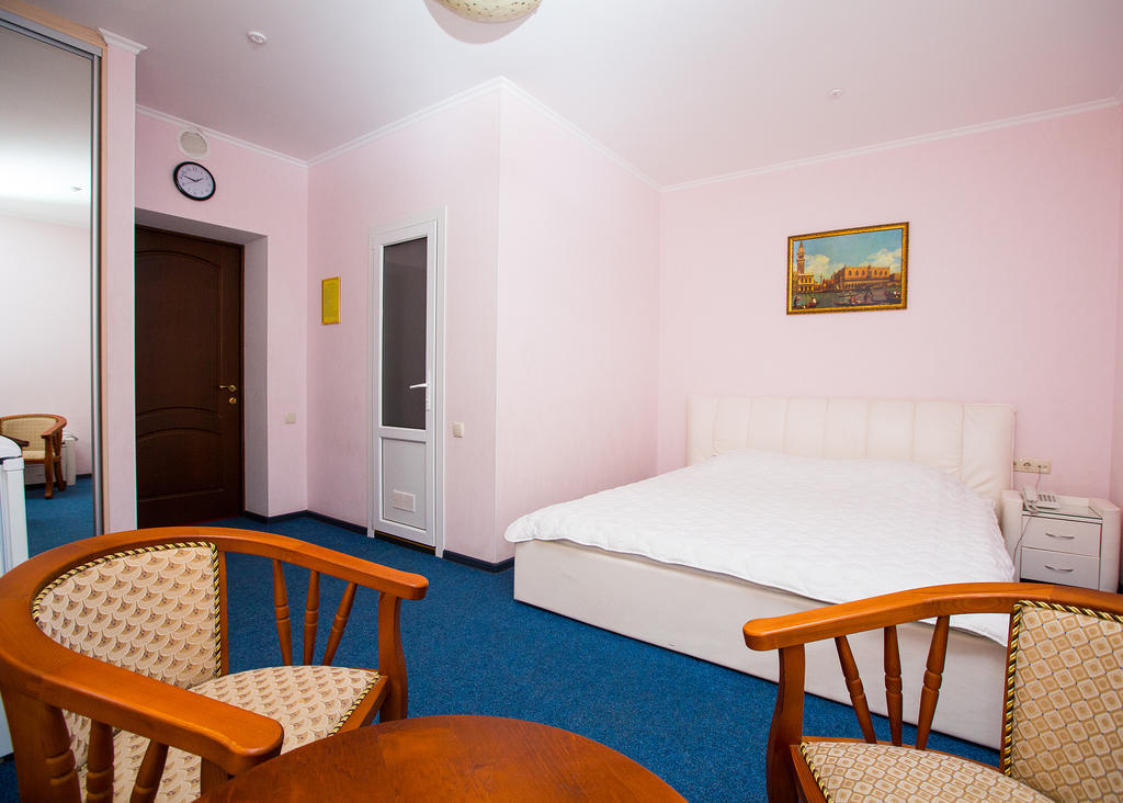 Oasis Hotel Odessa Room photo